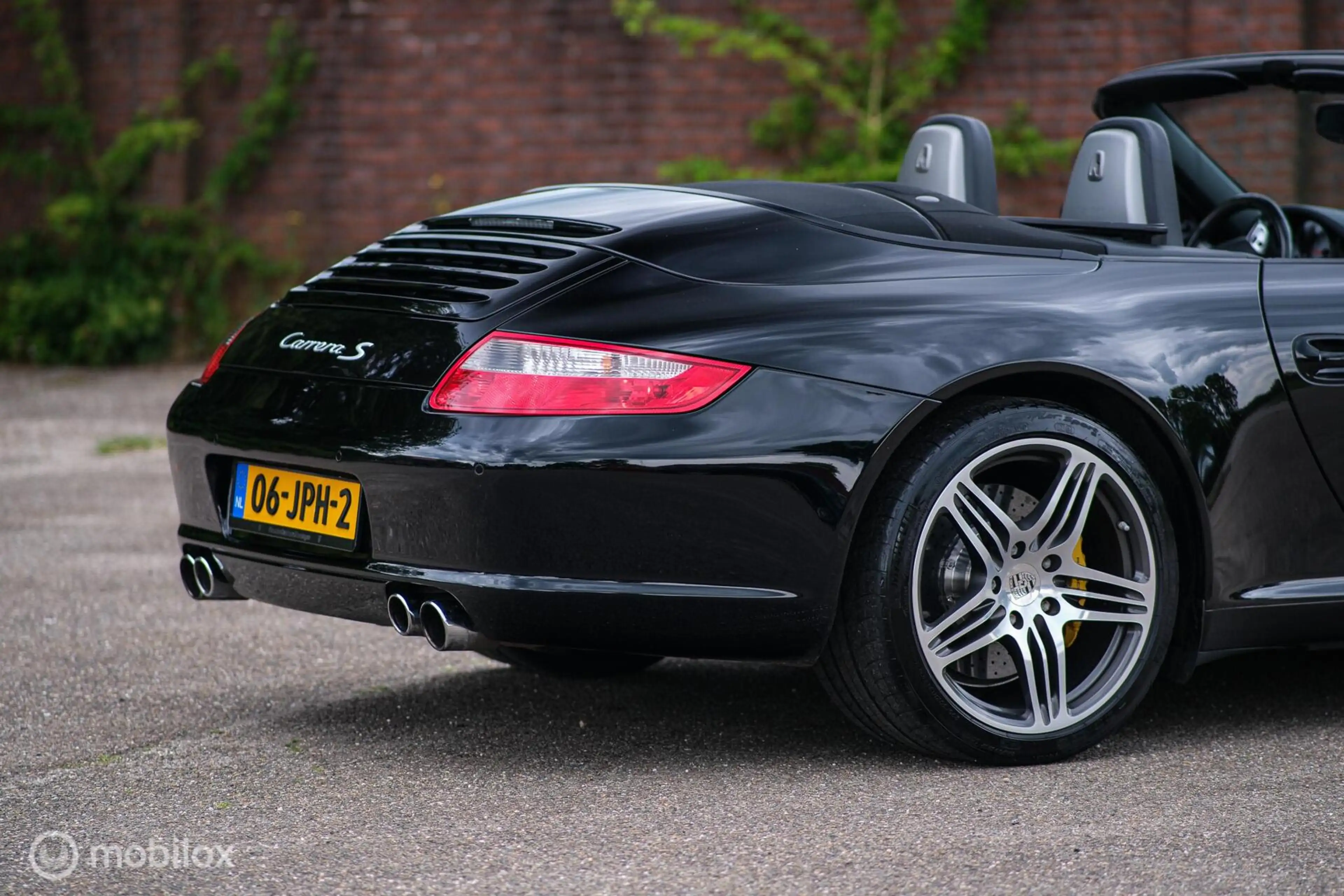 Porsche 997 Cabrio 3.8 Carrera S — photo 31
