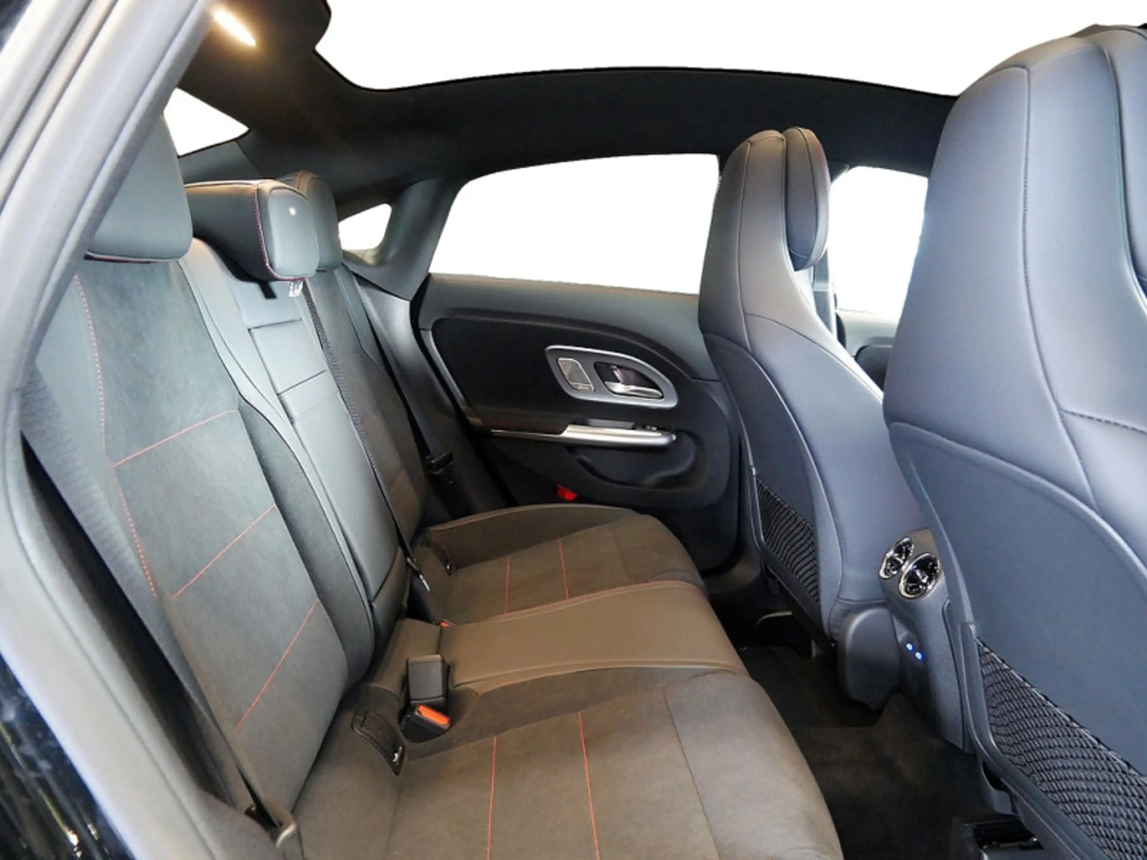Mercedes-Benz CLA 200 AMG BURM NIGHT PREMIUM MEMO MULTI DISTR — photo 6