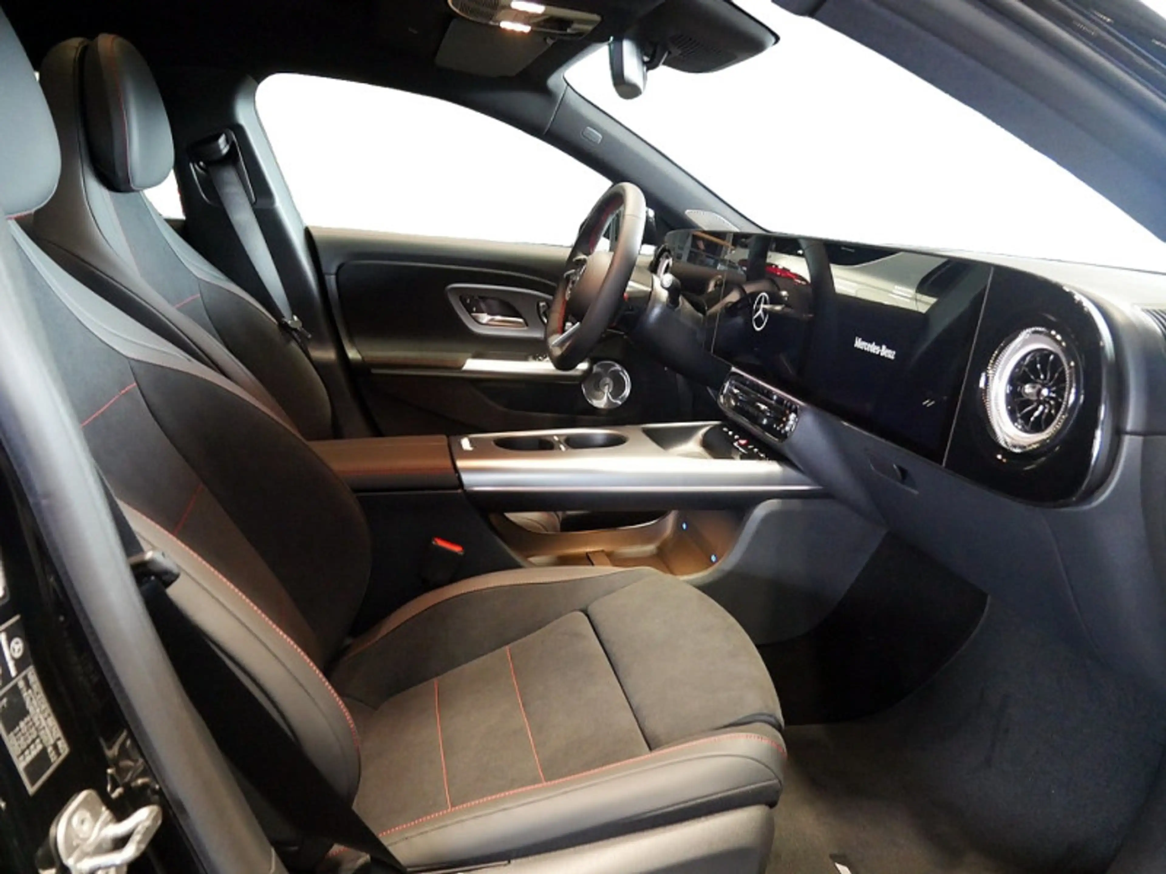 Mercedes-Benz CLA 200 AMG BURM NIGHT PREMIUM MEMO MULTI DISTR — photo 5
