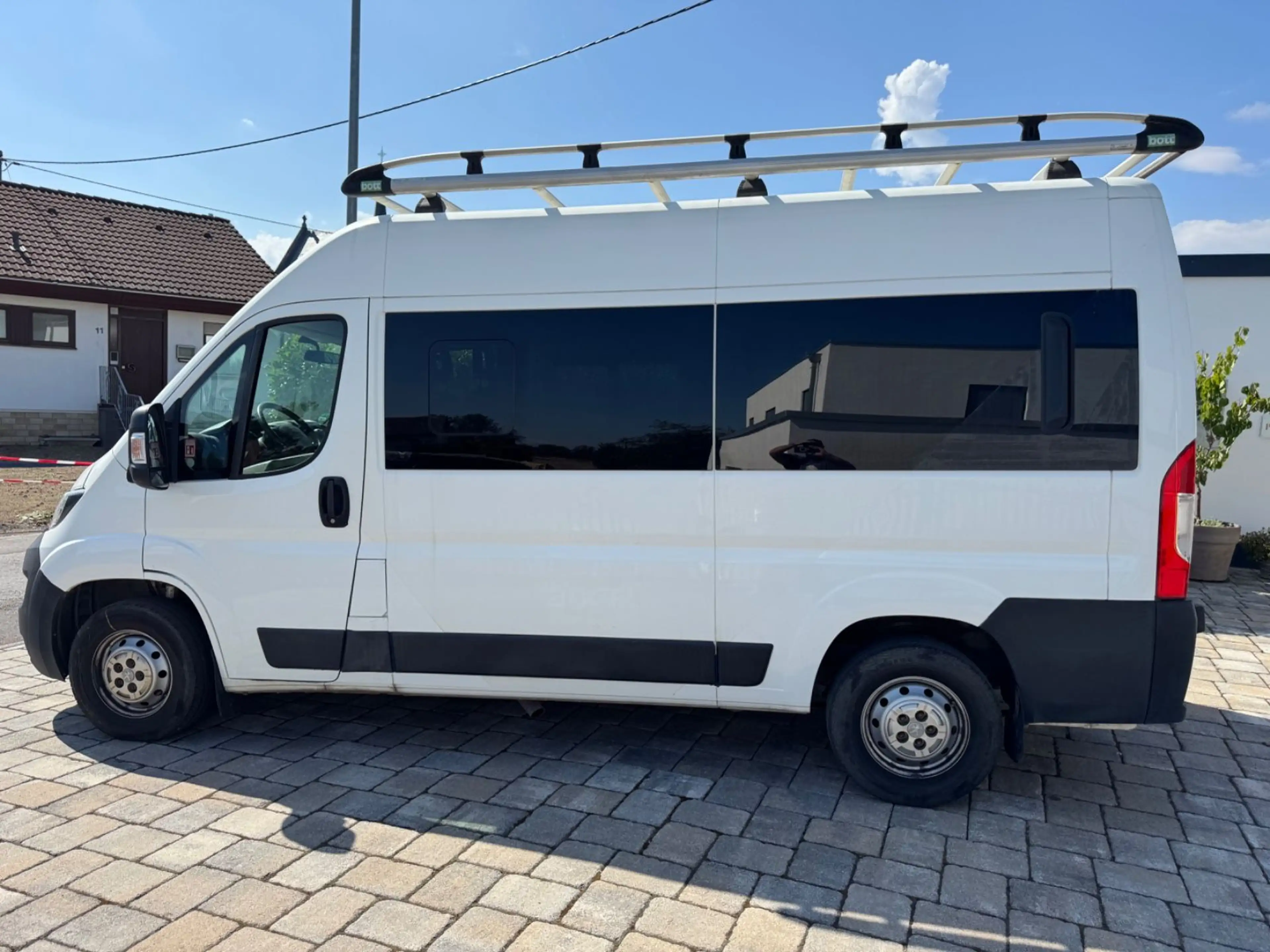 Peugeot Boxer Kombi 333 L2H3 Active Blue-HDi 140 9 Sitze — photo 9