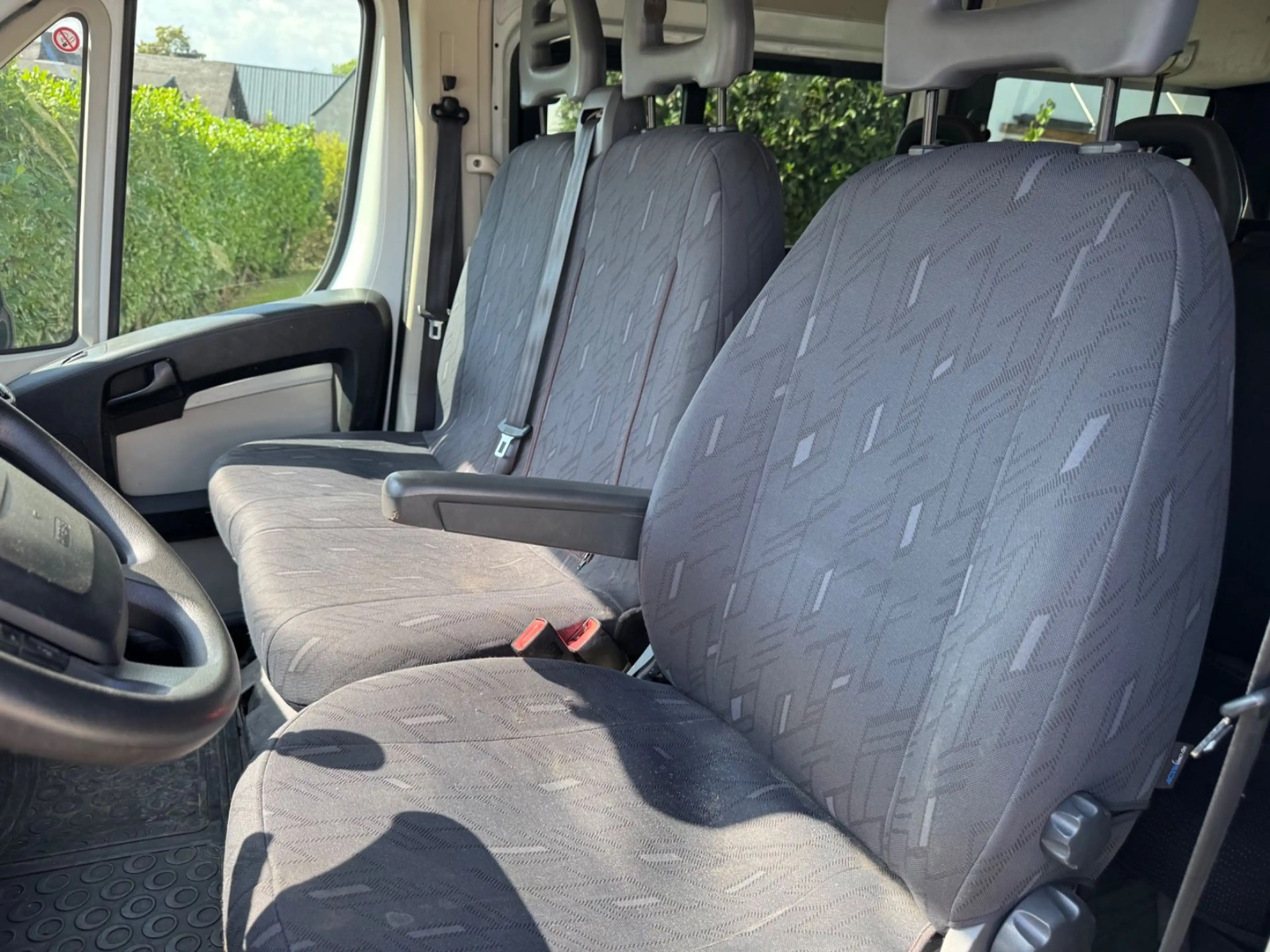 Peugeot Boxer Kombi 333 L2H3 Active Blue-HDi 140 9 Sitze — photo 11