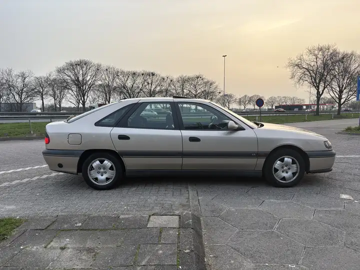 Renault Safrane 2.5 RXT AUT LPG Schuifdak Ergo Liefhebbers Auto