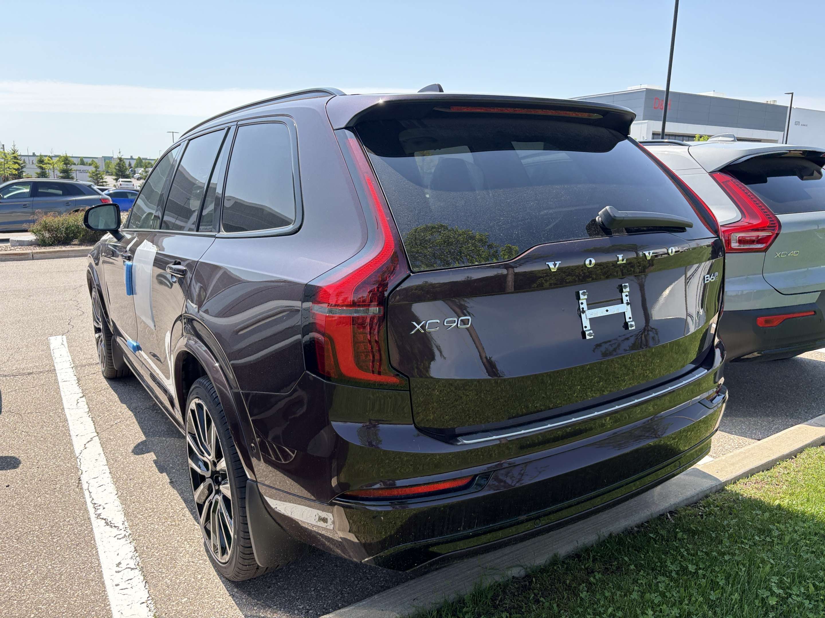 2026 Volvo XC90 B6 AWD Ultra Dark Theme 7-Seater alt 2
