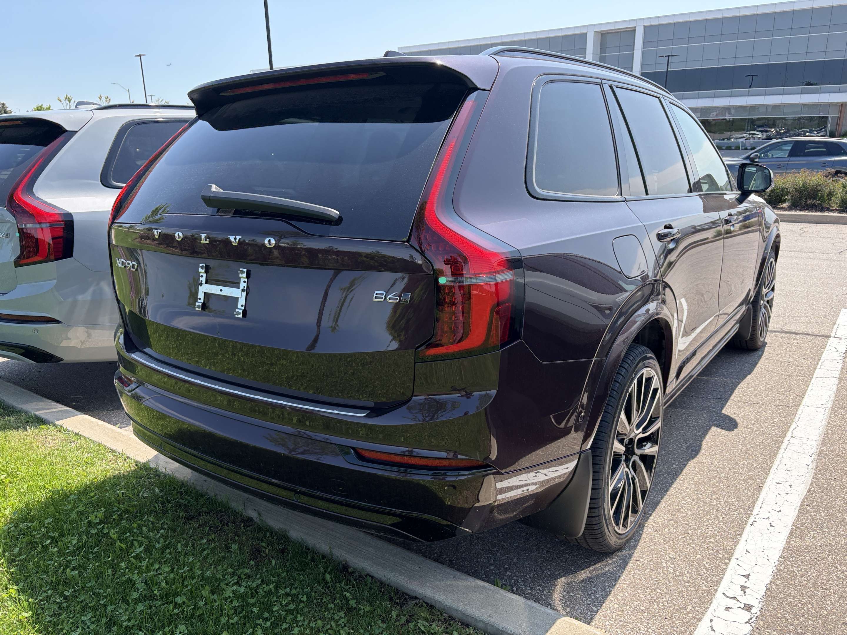 2026 Volvo XC90 B6 AWD Ultra Dark Theme 7-Seater alt 4