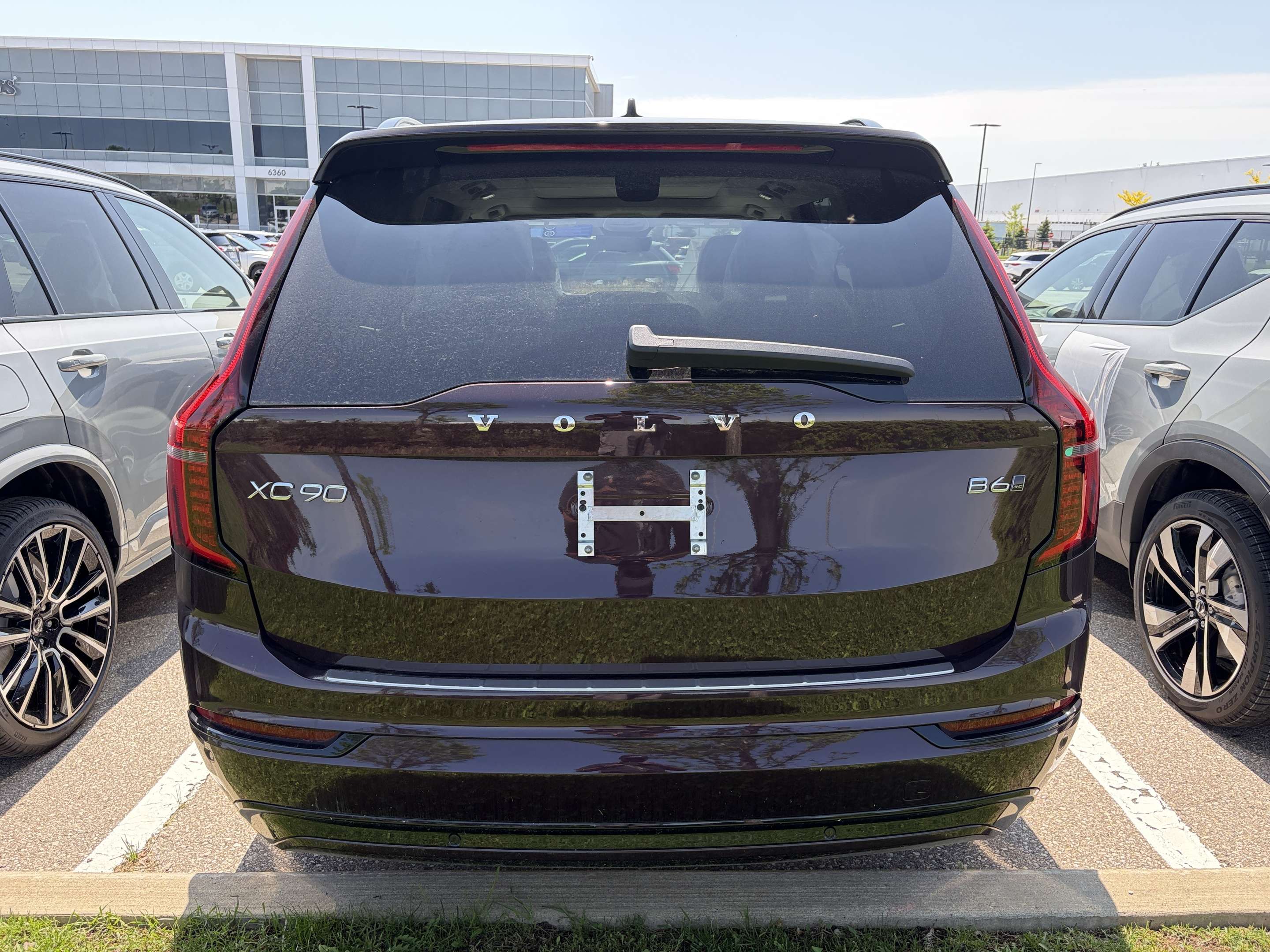 2026 Volvo XC90 B6 AWD Ultra Dark Theme 7-Seater alt 3