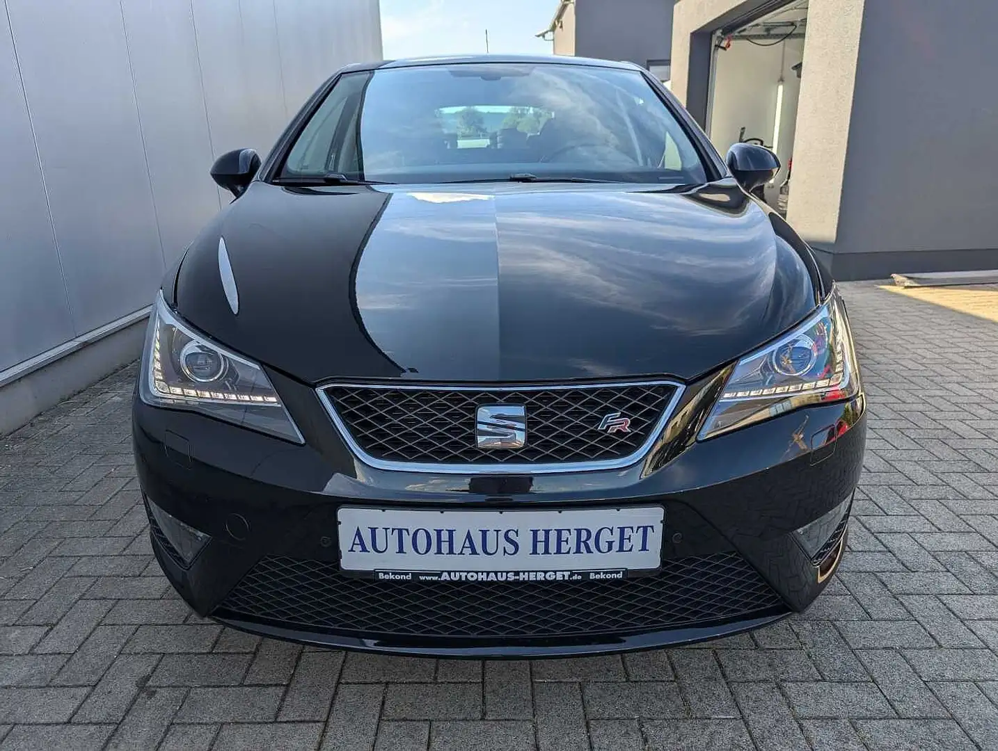 SEAT Ibiza 1.0 TSI FR Bi-Xenon/AHK/PDC/Navi/SHZ/MirrorLink/Te Zwart - 2