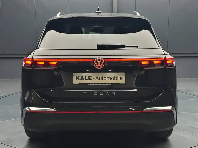 Volkswagen Tiguan view 4