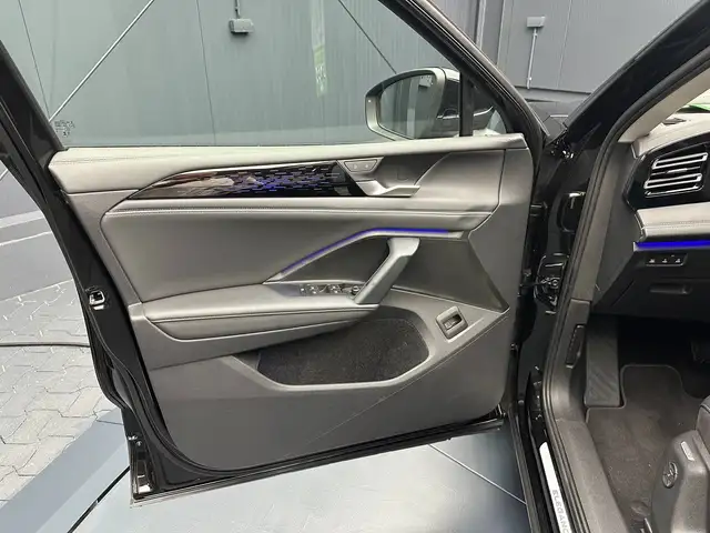 Volkswagen Tiguan view 13