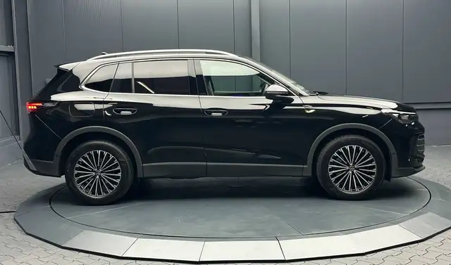 Volkswagen Tiguan view 6