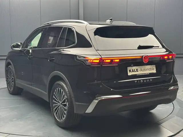 Volkswagen Tiguan view 3