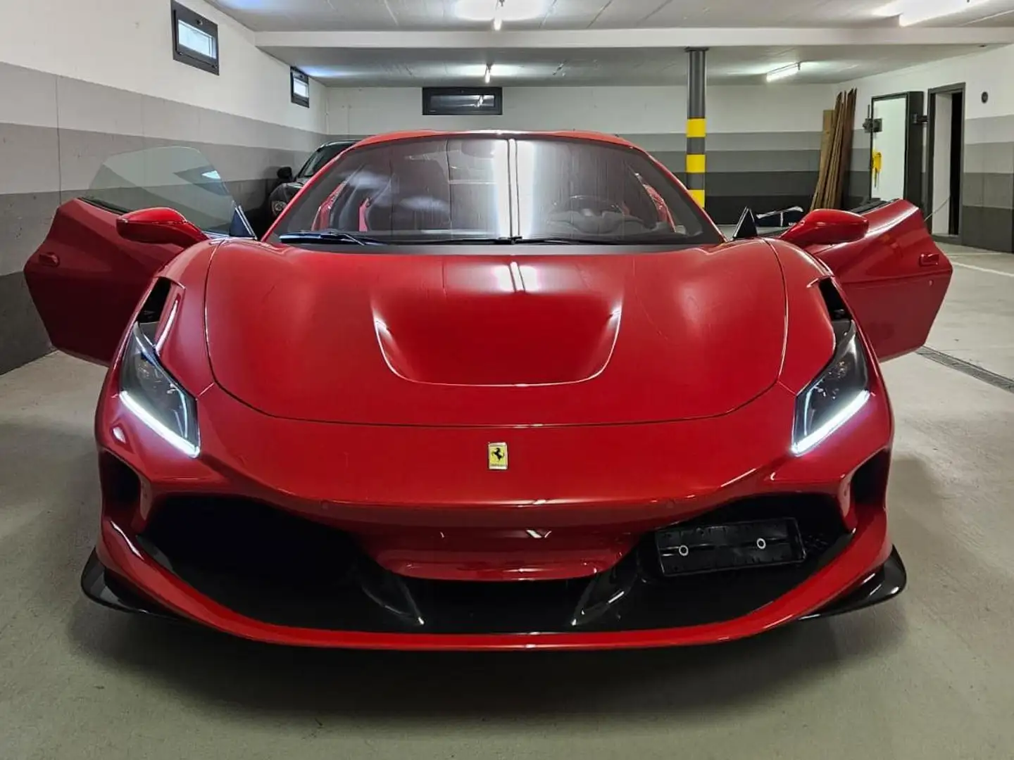Ferrari F8 Spider Rosso - 1