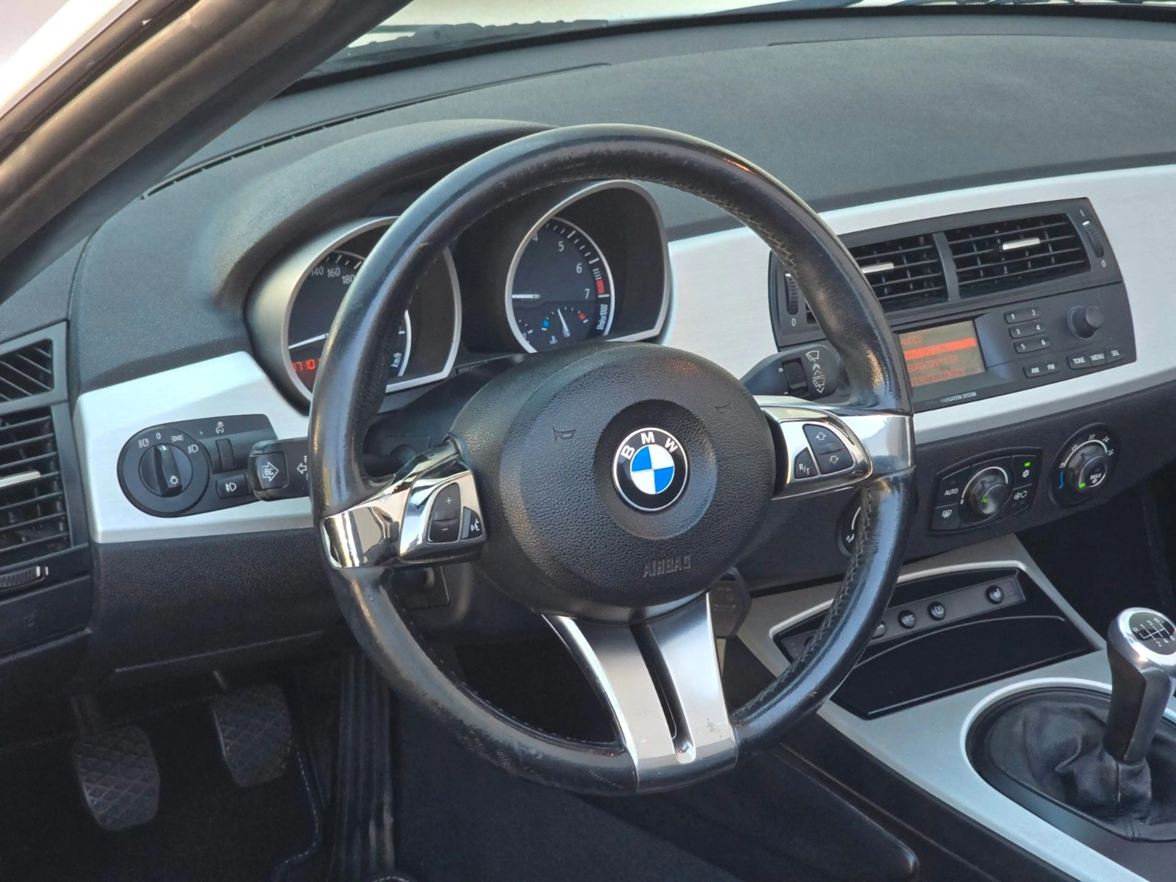BMW Z4 2.5i Roadster — photo 14