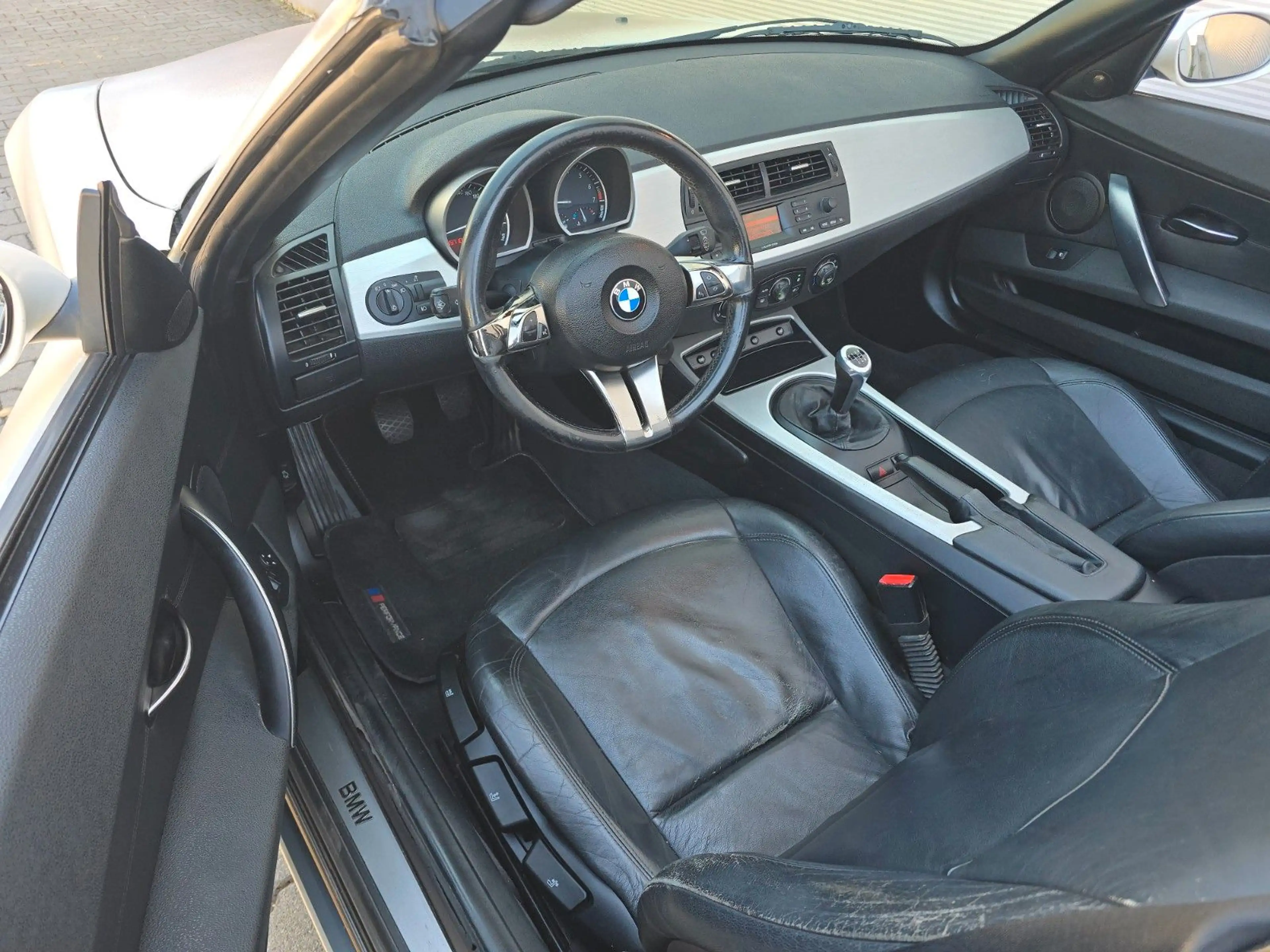BMW Z4 2.5i Roadster — photo 13