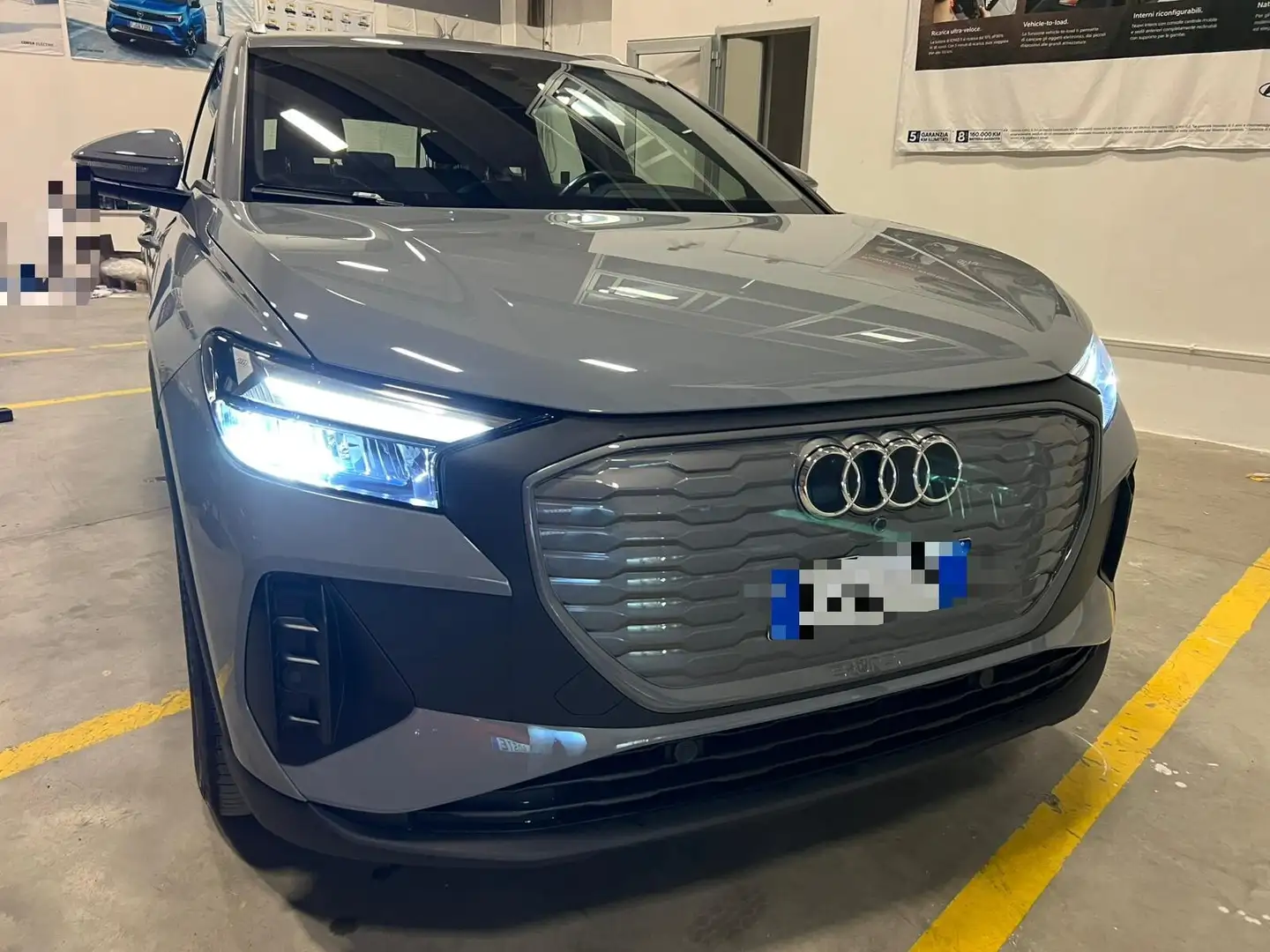 Audi Q4 e-tron Q4 45 e-tron quattro Business Advanced Grau - 1