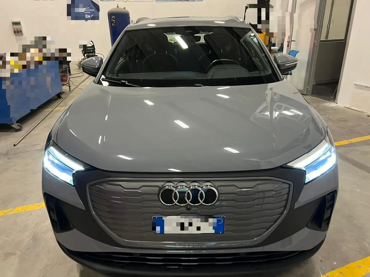 Audi Q4 e-tron Q4 45 e-tron quattro Business Advanced Grau - 2