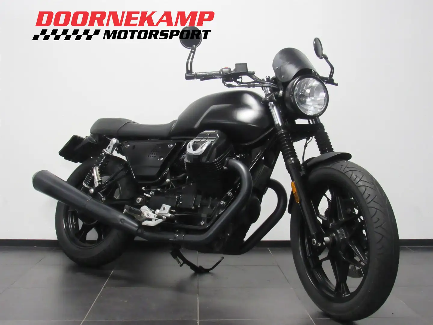Moto Guzzi V 7 STONE 35 KW Zwart - 2