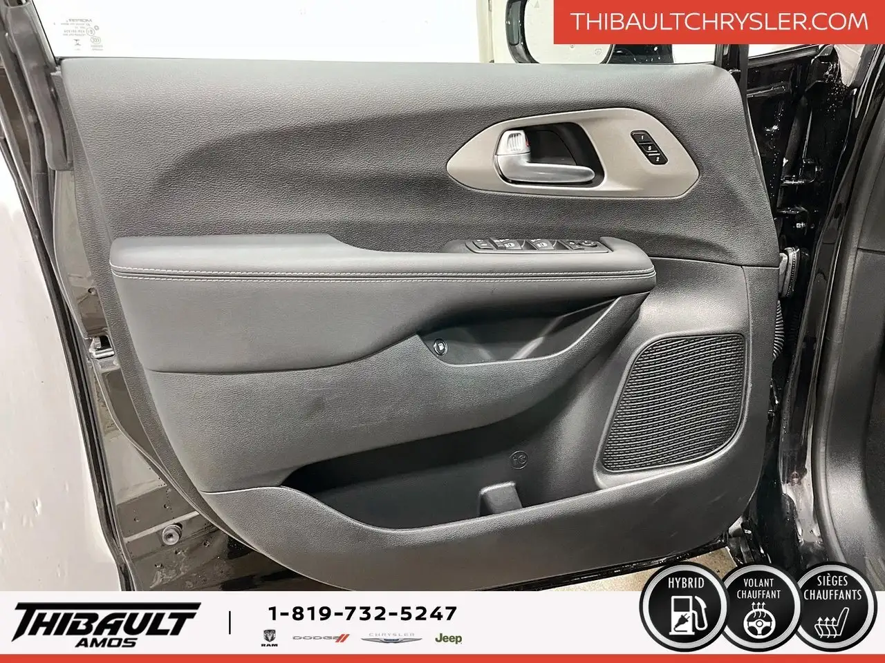 Chrysler Pacifica photo Chrysler Pacifica