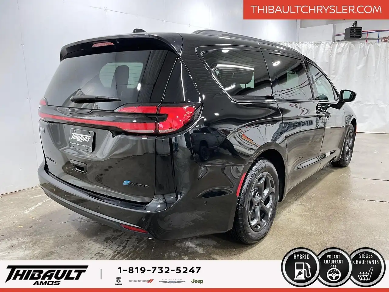 Chrysler Pacifica photo Chrysler Pacifica