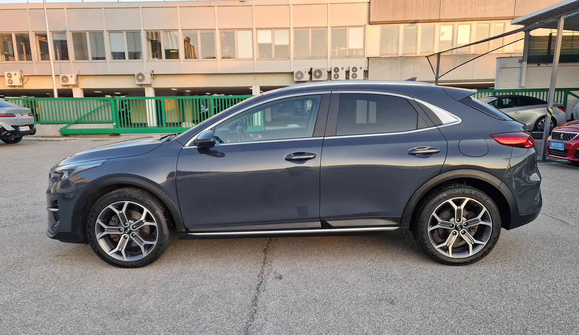 Kia XCeed 1.5 TGDI 48V GPF Gold DCT Grau - 2