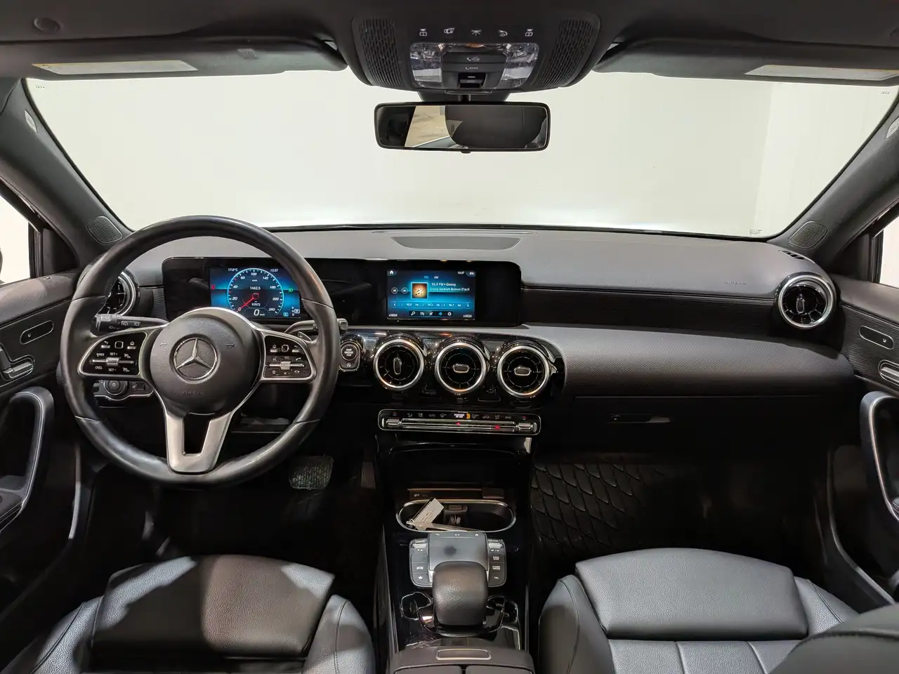 Mercedes-Benz A-Class снимка Mercedes-Benz A-Class