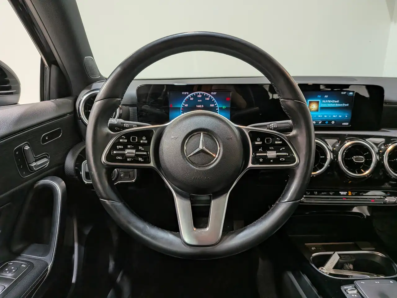 Mercedes-Benz A-Class снимка Mercedes-Benz A-Class