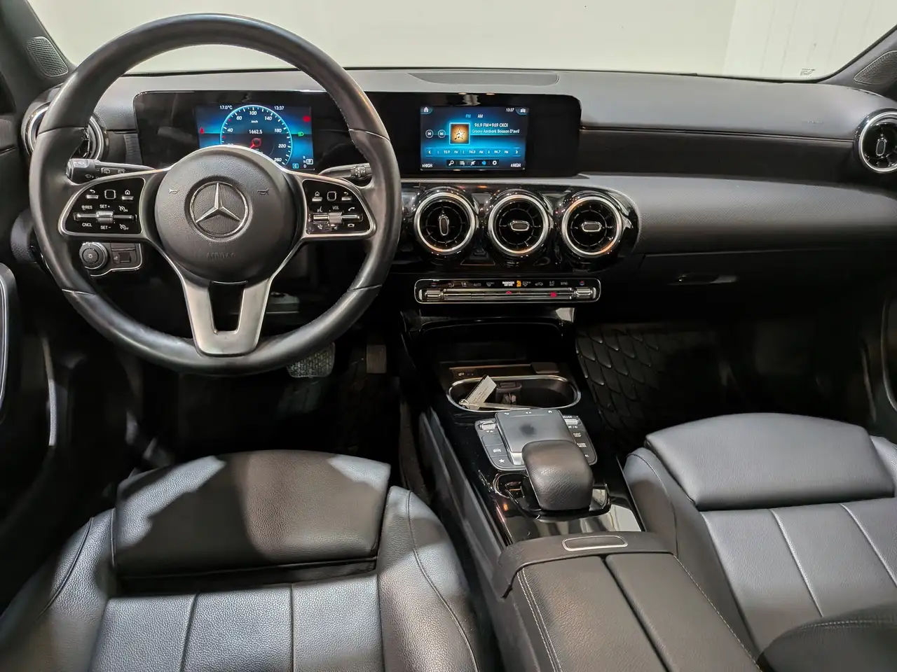 Mercedes-Benz A-Class снимка Mercedes-Benz A-Class