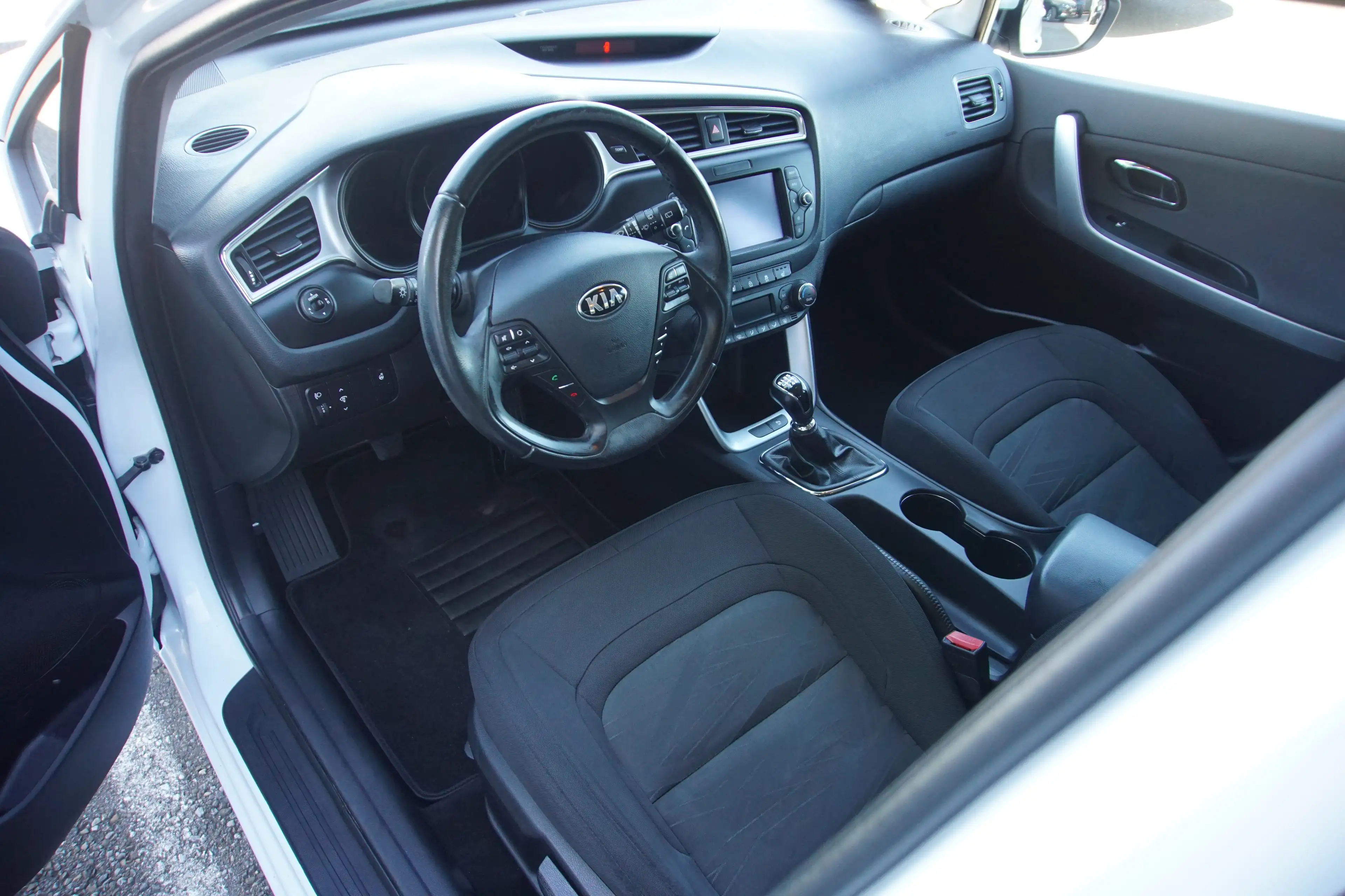 Kia Ceed SW / cee'd SW Attract — photo 9