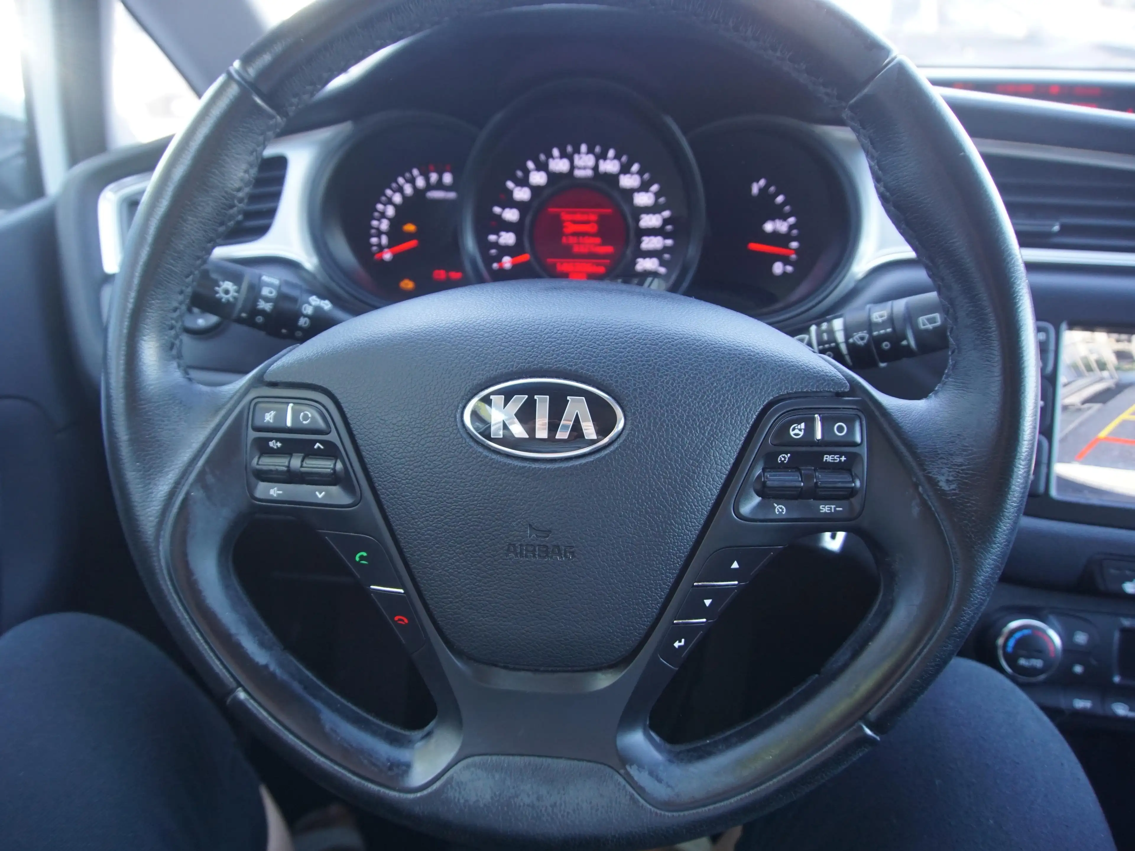 Kia Ceed SW / cee'd SW Attract — photo 11