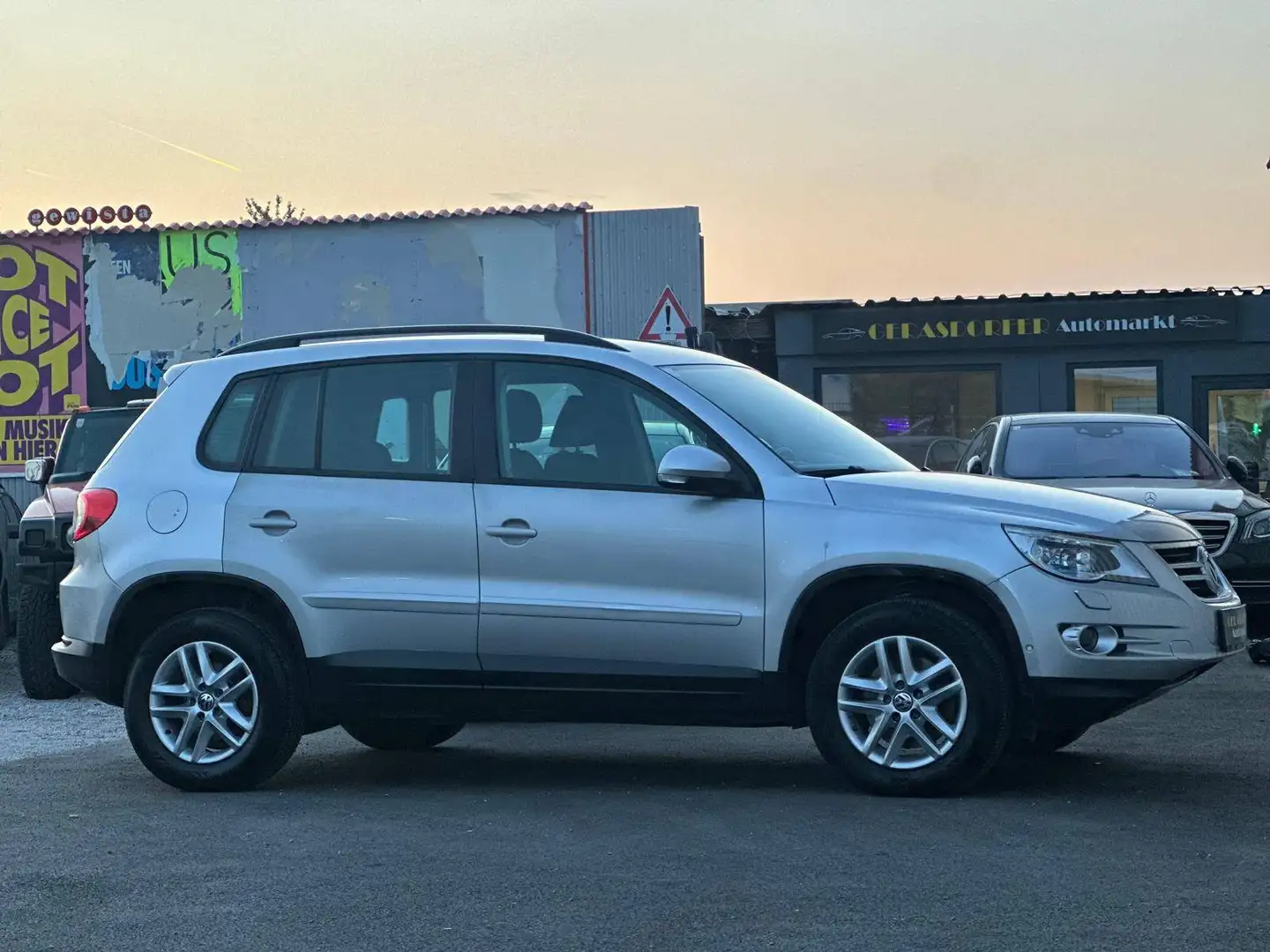 Volkswagen Tiguan 2.0TDI 4Motion Track **Mit Neues Pickerl** Grau - 1