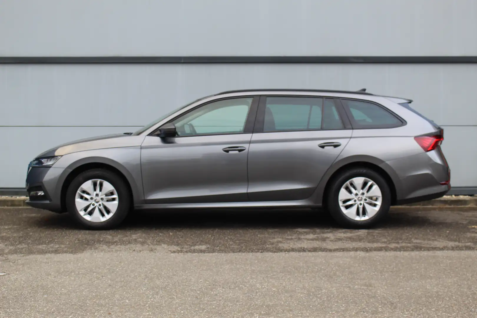 Skoda Octavia Combi 1.0 TSI Business Edition | Climate | Cruise Grijs - 2