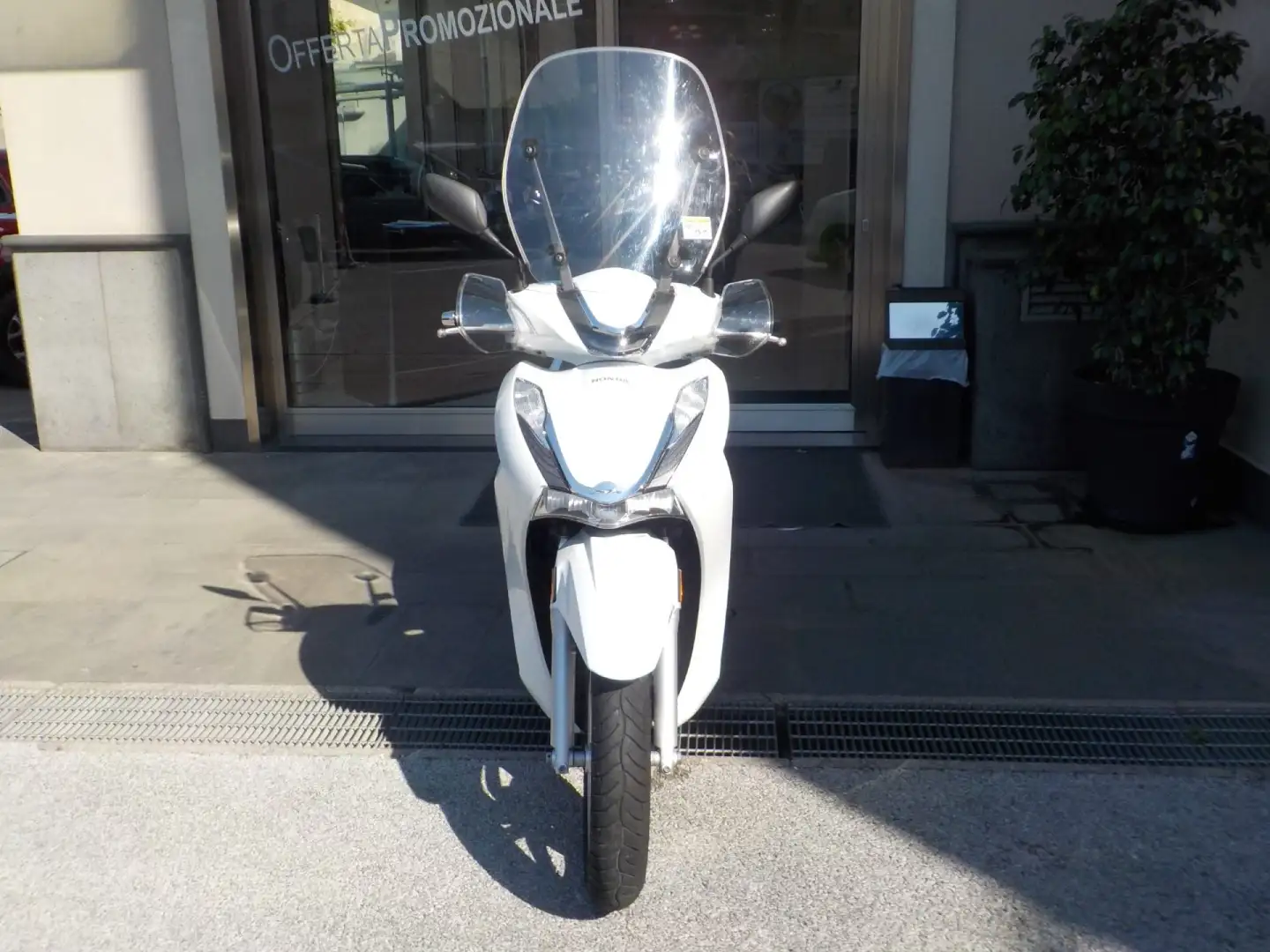 Honda SH 350i Anno 2023 Bianco - 1