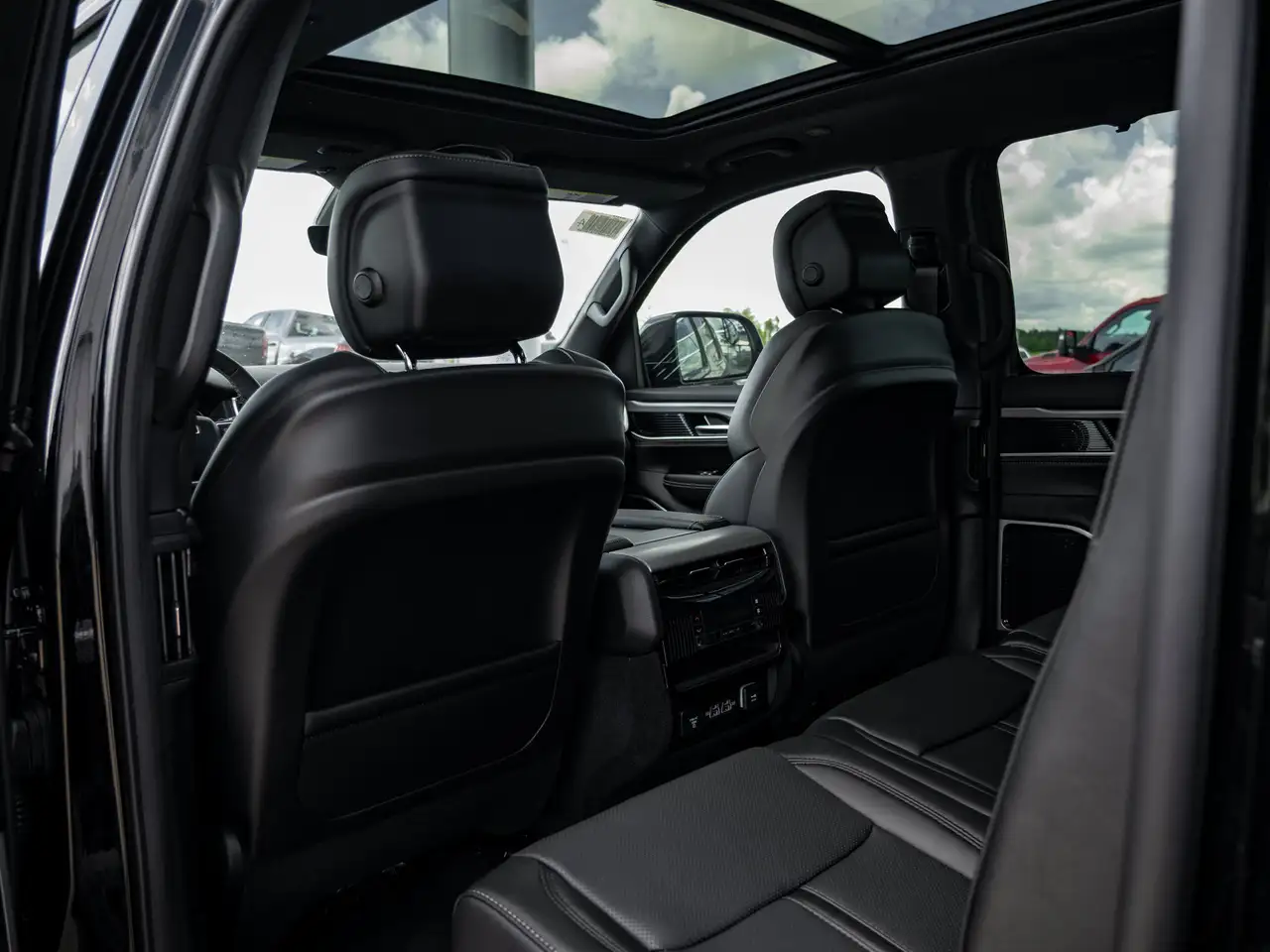 Jeep Grand Wagoneer fotografie Jeep Grand Wagoneer