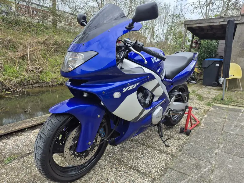 Yamaha YZF 600 - foto 2