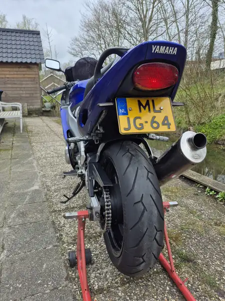 Yamaha YZF 600 - foto 8