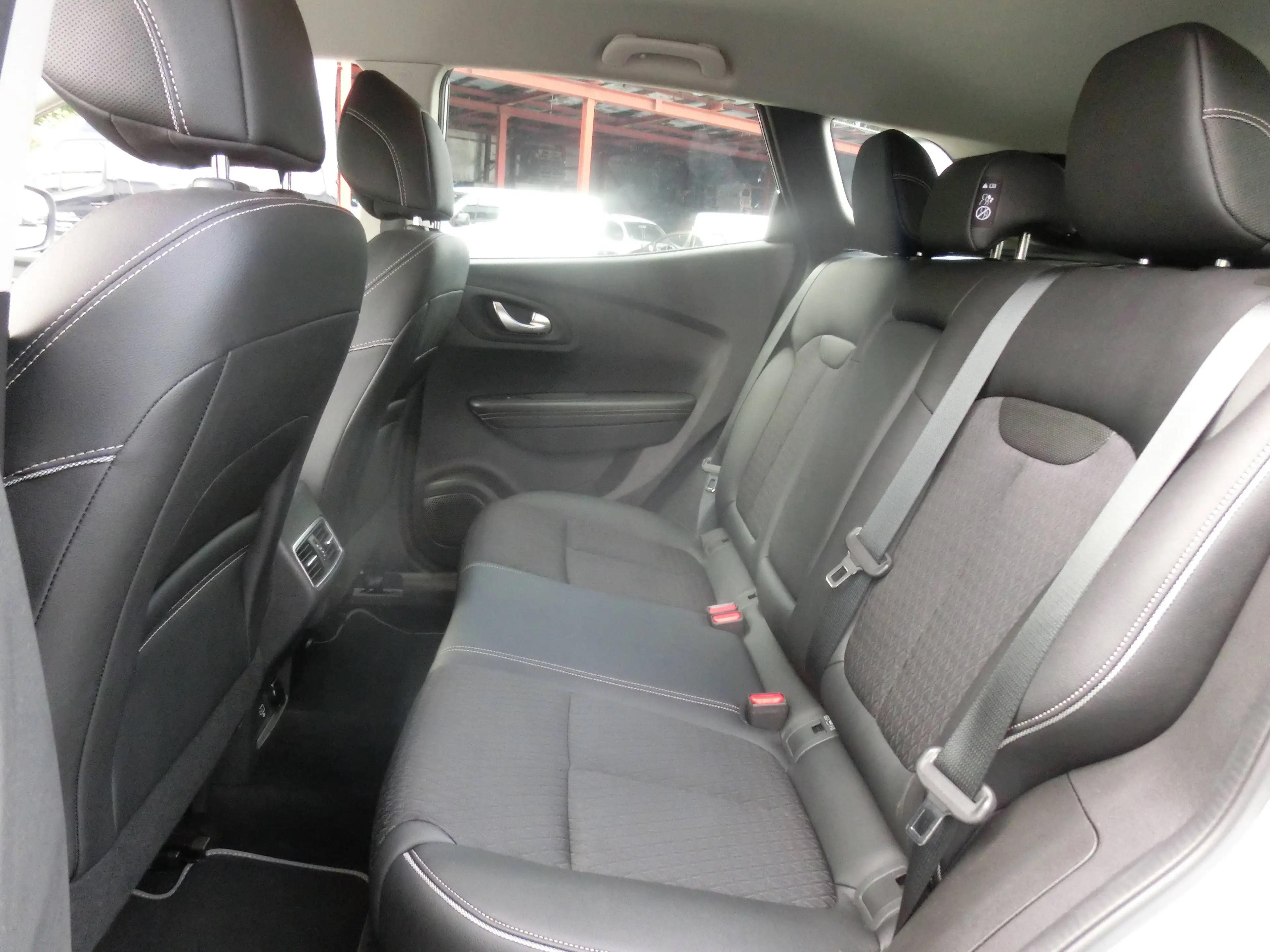 Renault Kadjar 1.3l 140 EDC BOSE EDITION/Navi,SHZ,Cam,PDC,LMF 19" — photo 12