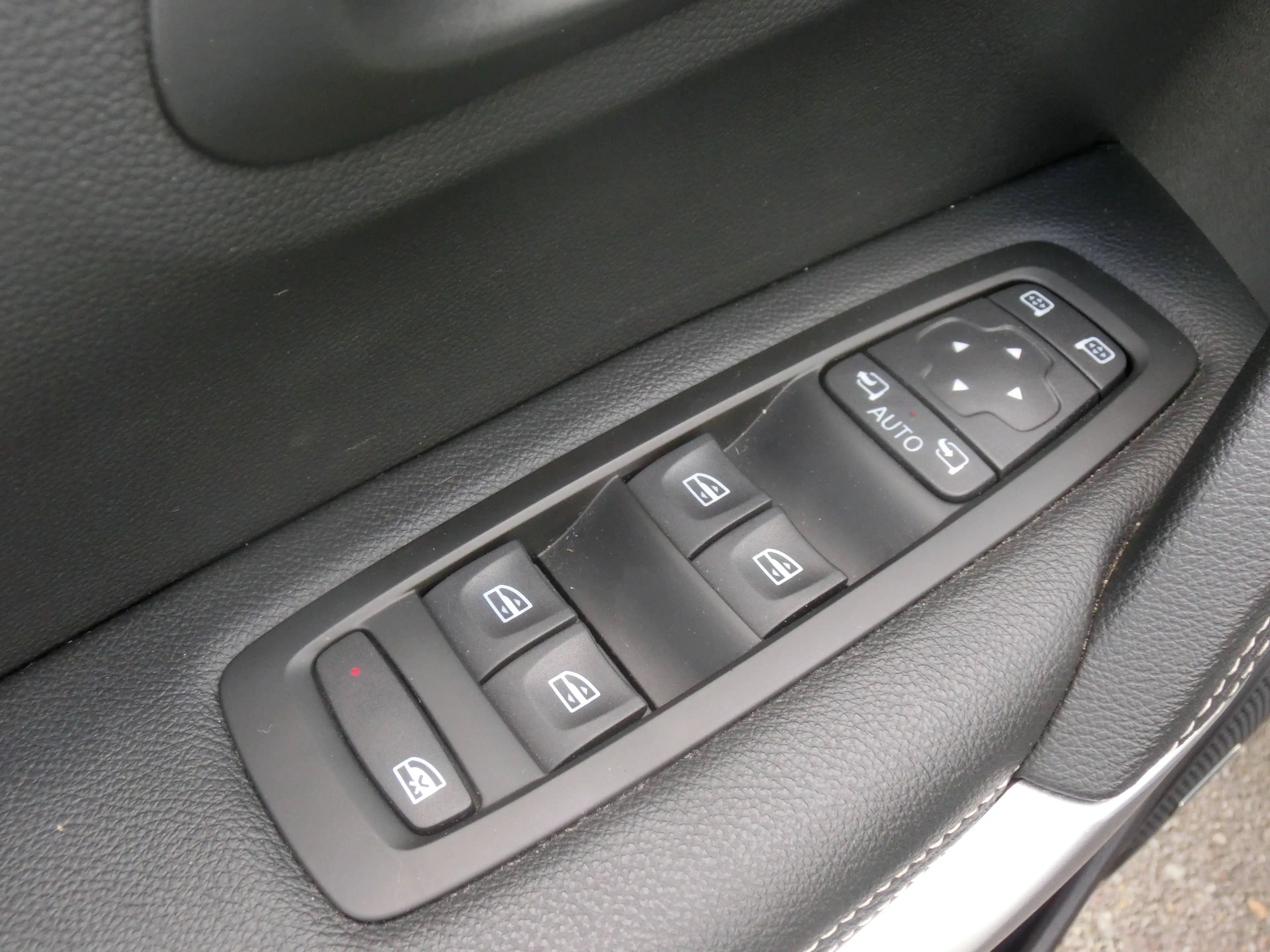 Renault Kadjar 1.3l 140 EDC BOSE EDITION/Navi,SHZ,Cam,PDC,LMF 19" — photo 6