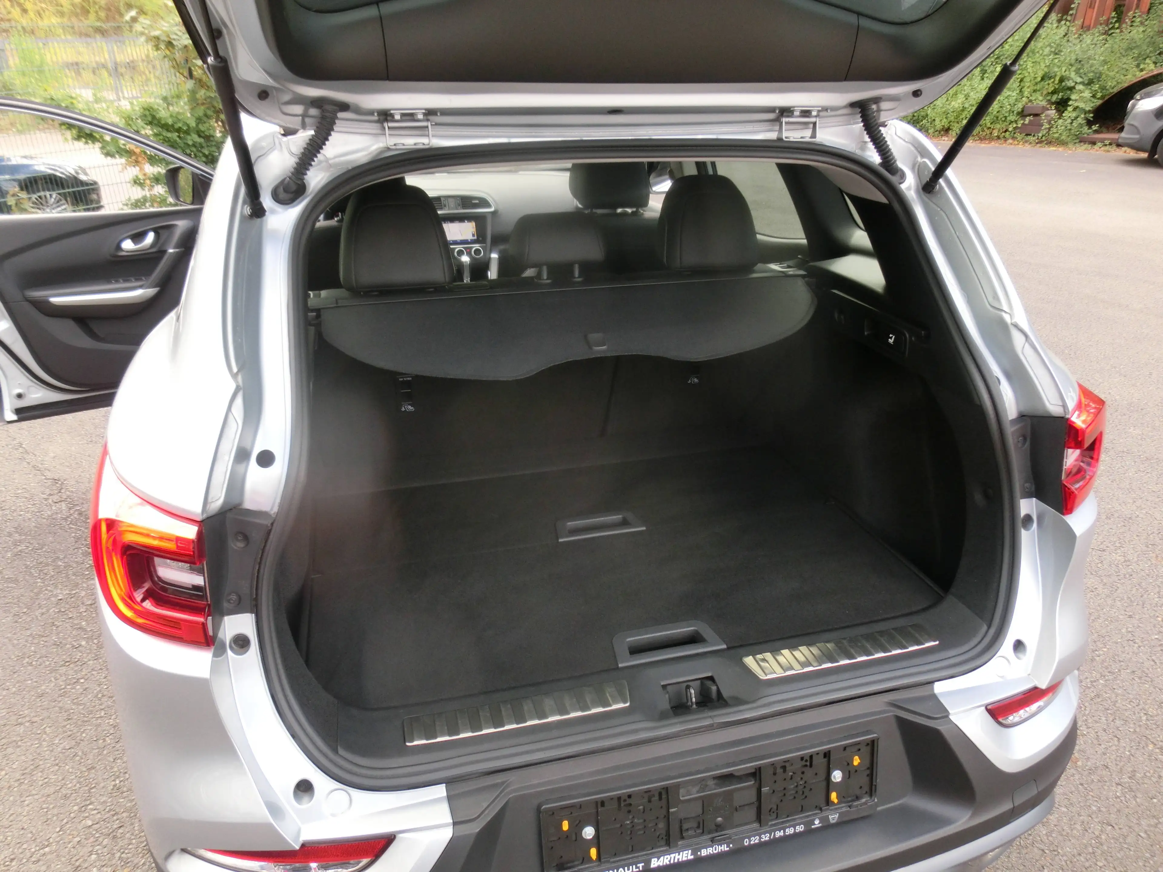 Renault Kadjar 1.3l 140 EDC BOSE EDITION/Navi,SHZ,Cam,PDC,LMF 19" — photo 13
