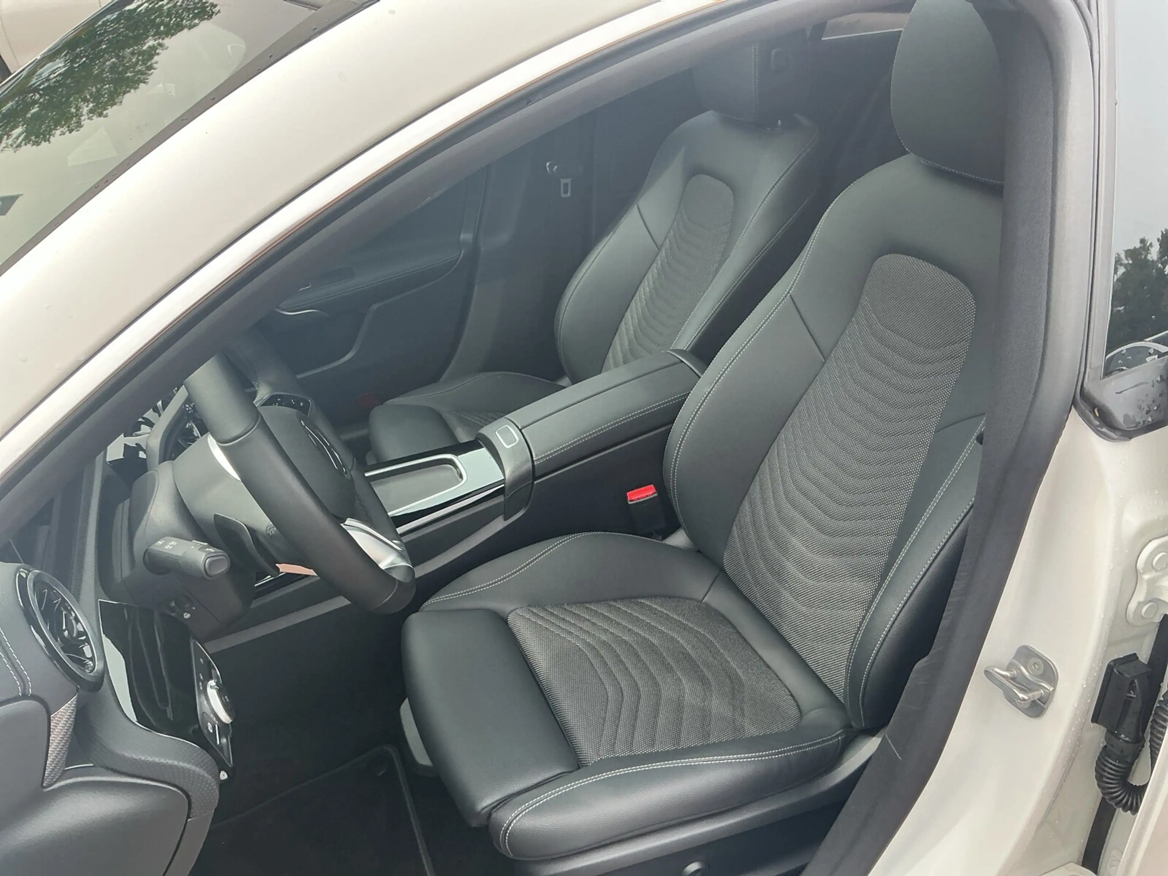 Mercedes-Benz CLA 180 CLA 180 SB Progr PanoDach RüKam Winterpaket LED — photo 10