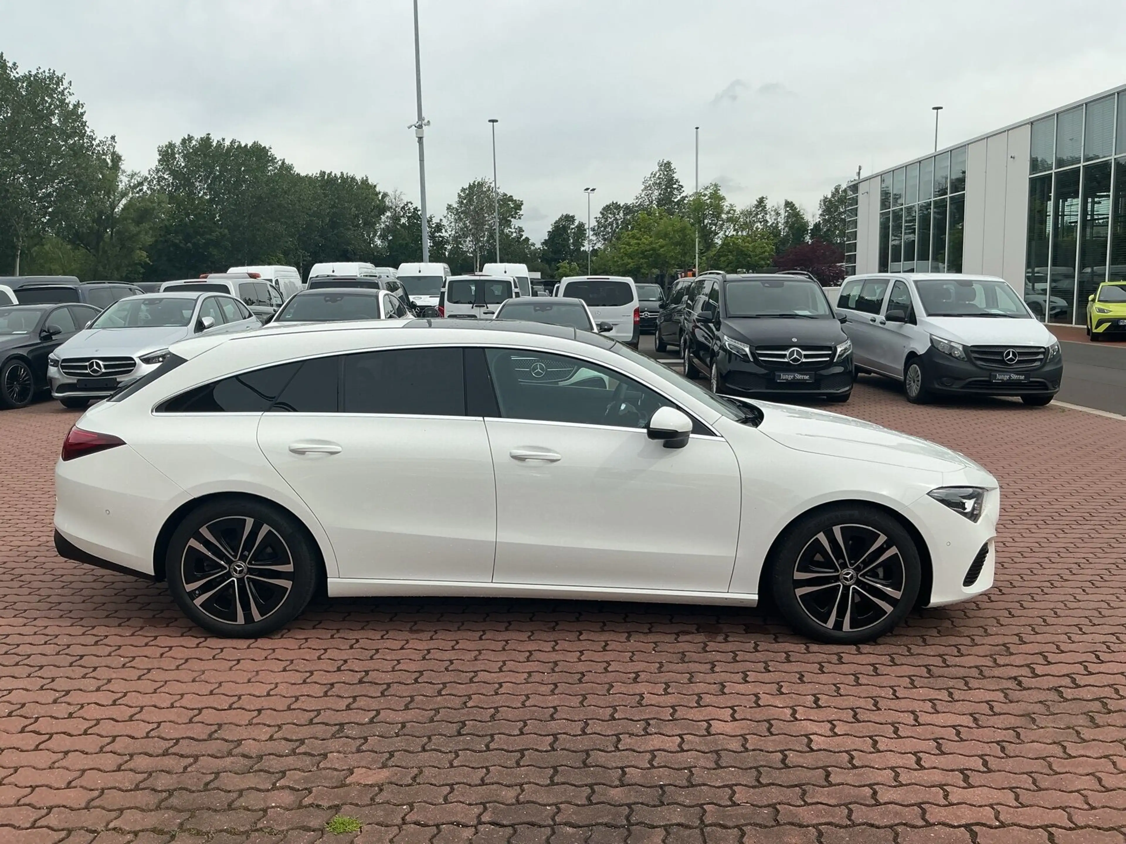 Mercedes-Benz CLA 180 CLA 180 SB Progr PanoDach RüKam Winterpaket LED — photo 8