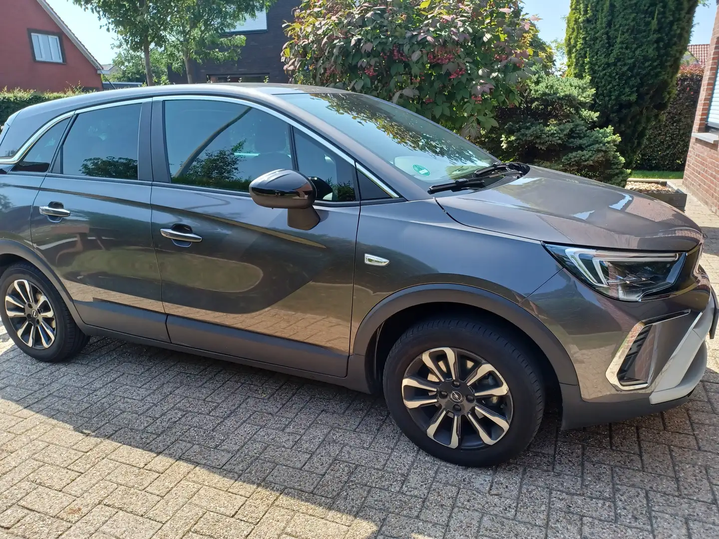 Opel Crossland 1.2 Turbo AT6 - 1199cc - 131pk - 96kw Grau - 2