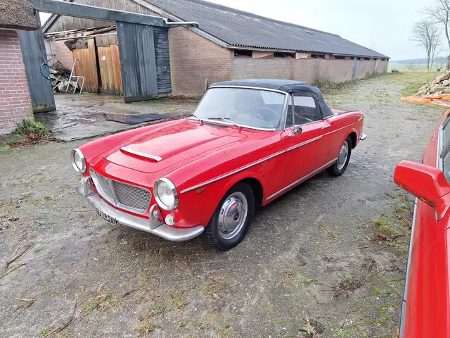 Fiat Pininfarina 1200 Spider (1962) red with black leather 59000 km