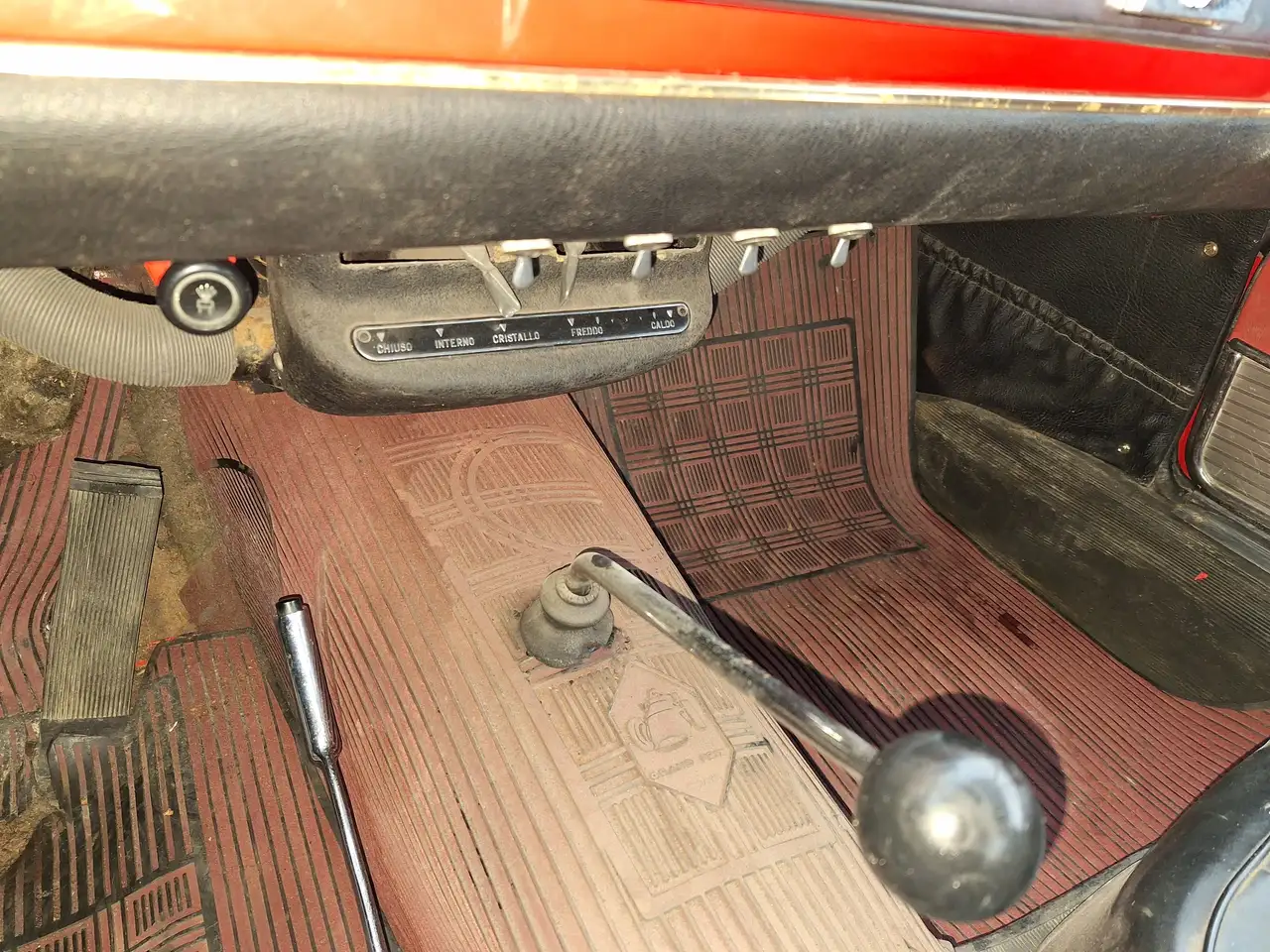 Fiat Pininfarina 1200 Spider (1962) red with black leather 59000 km, foto 10