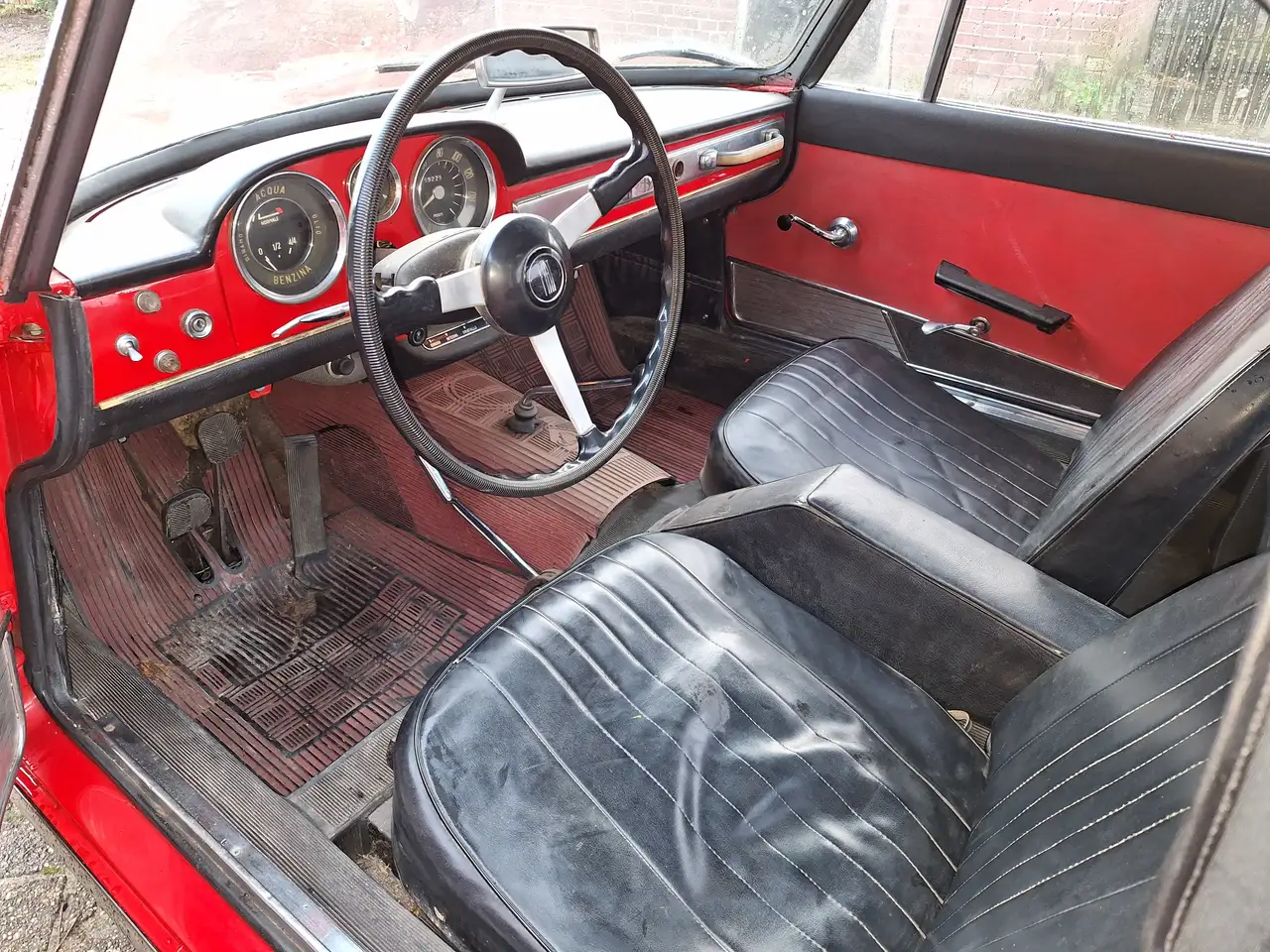 Fiat Pininfarina 1200 Spider (1962) red with black leather 59000 km, foto 4