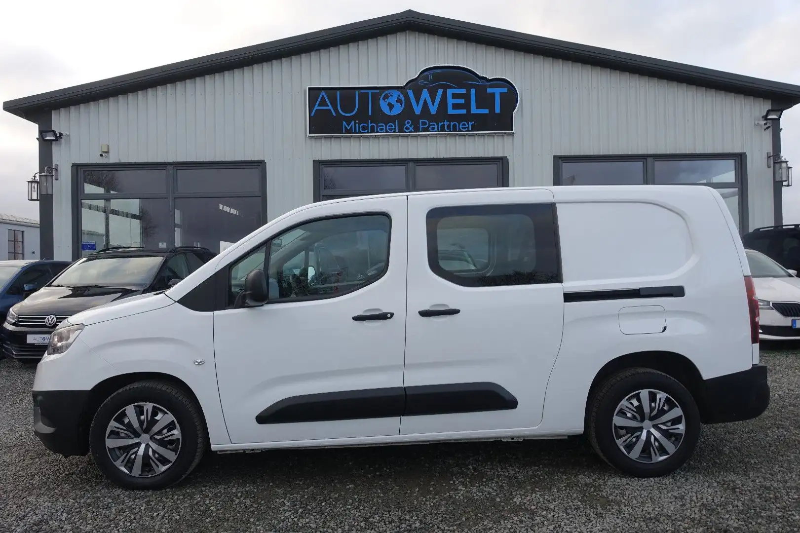 Toyota Proace Lang L2 1.5d 5-Sitze Klima PDC AHK Weiß - 1
