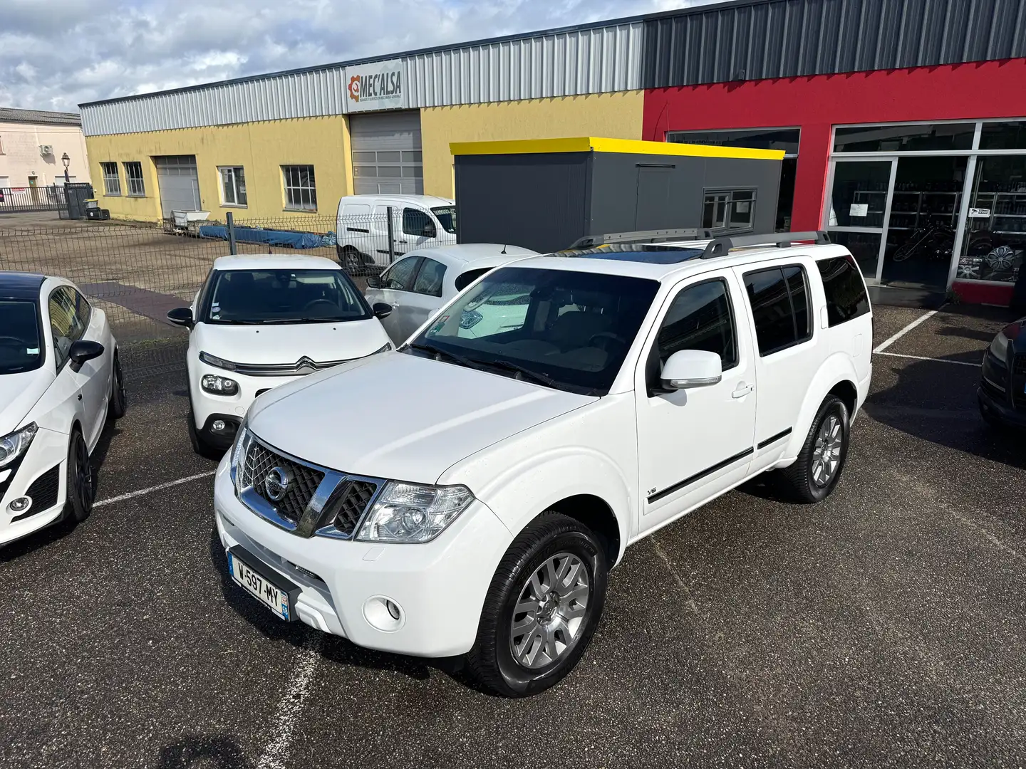 Nissan Pathfinder Pathfinder 3.0 V6 dCi 231 7pl A Blanc - 1