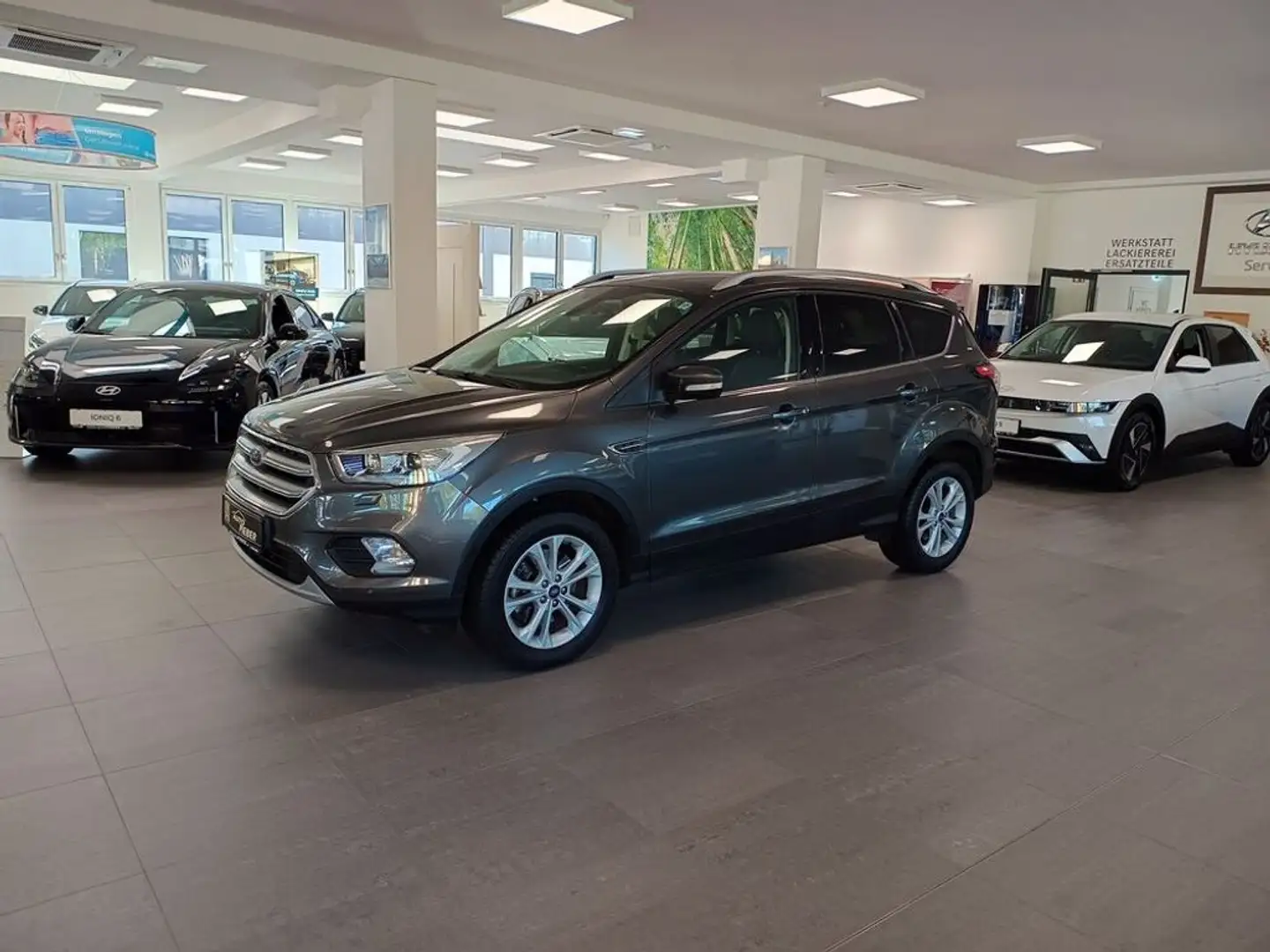 Ford Kuga 2,0 DTCi Titanium *AHK*Navi*Xenon* Grau - 2