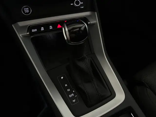 Audi Q3 view 16