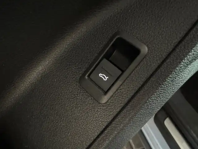 Audi Q3 view 11