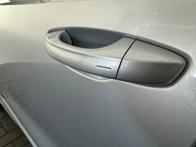 Audi Q3 view 9