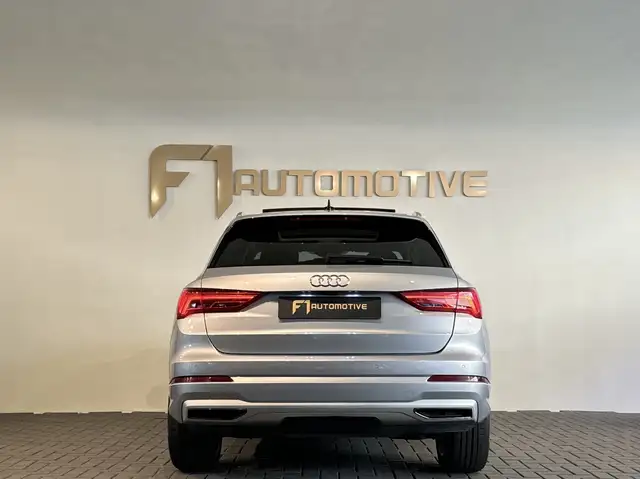 Audi Q3 view 5